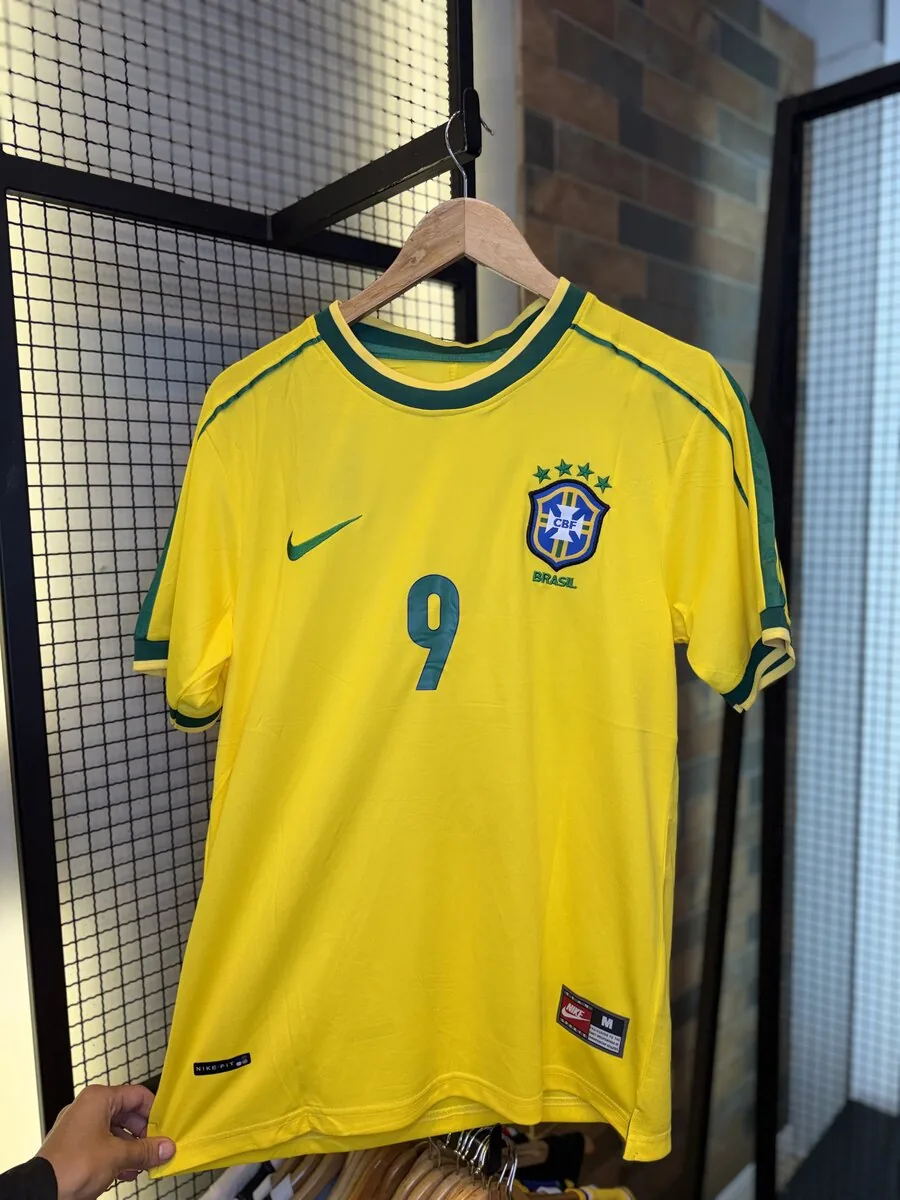 Camisa Brasil Retrô 2002 Penta Amarela — frente